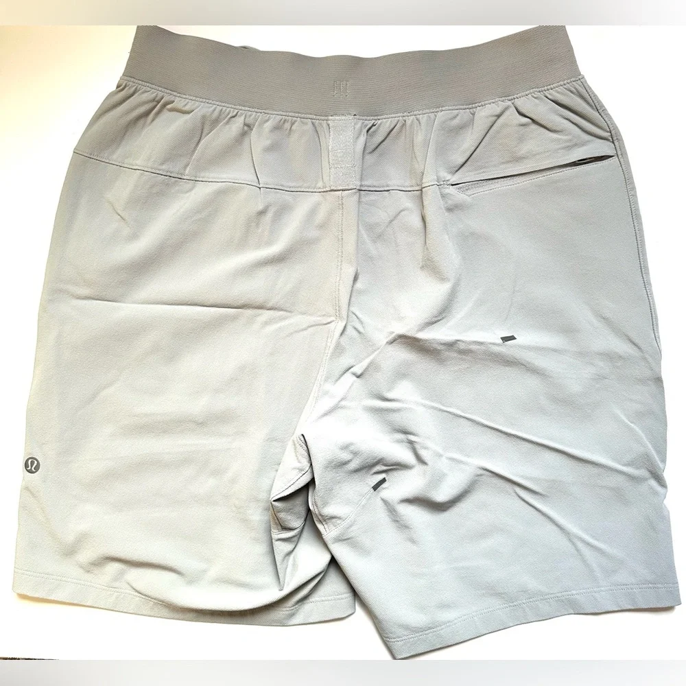 Lululemon Athletica License To Train‎ Men's Athletic Shorts Light Gray Sz Small - Picture 2 of 8